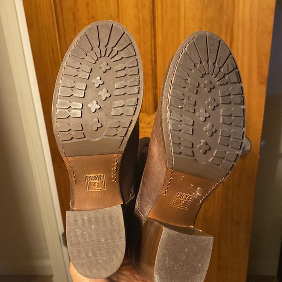 Frye Women's Veronica Back Zip Short Boots - Picture 5 of 11